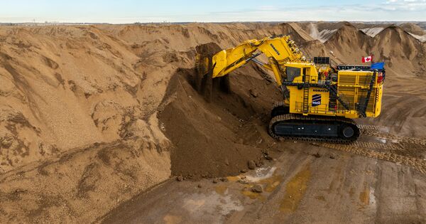 Komatsu hits Canada with biggest digger yet
