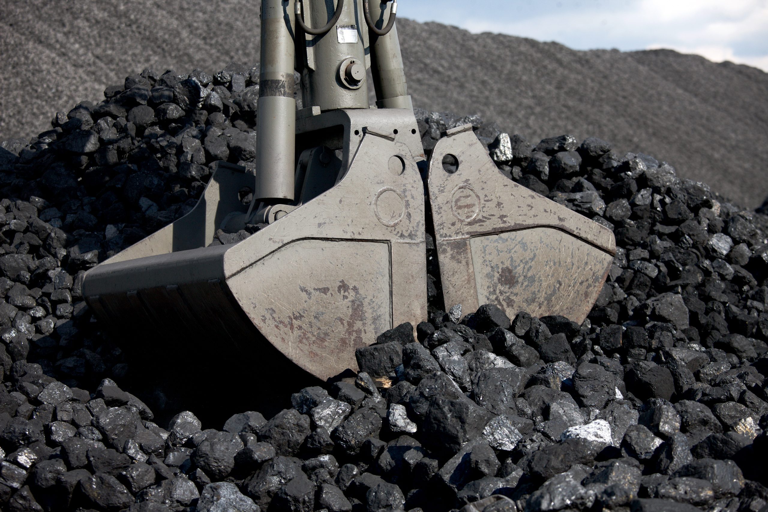 Ndalamo Energy greenlights 66 MW solar project at Wonderfontein Colliery