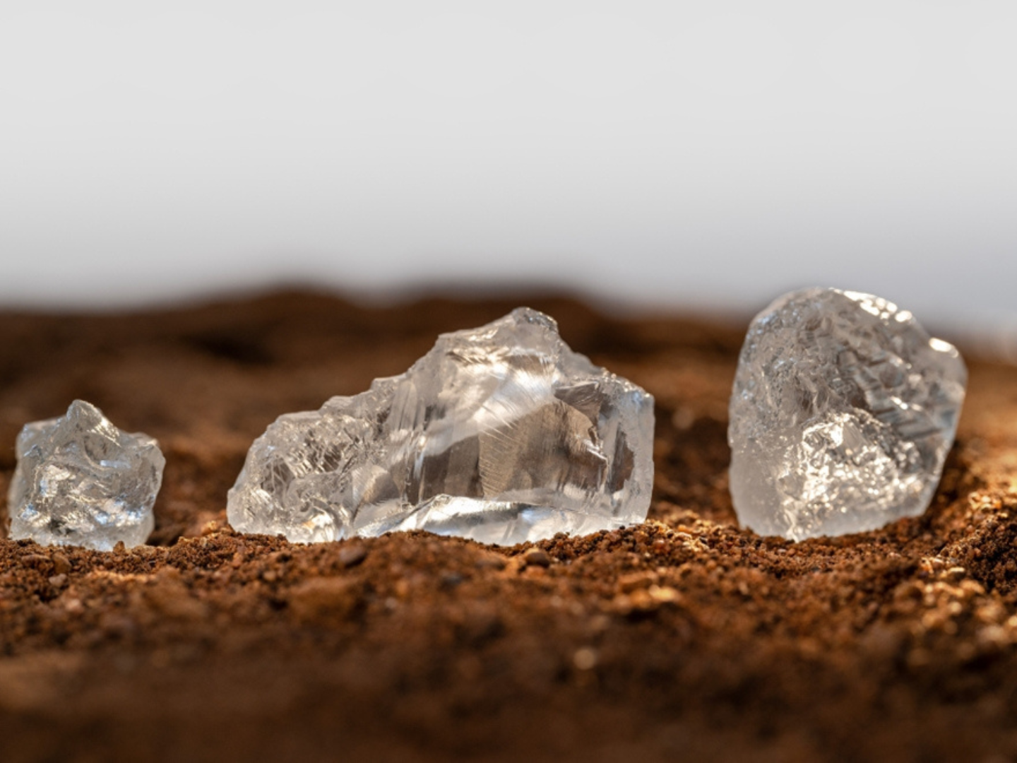 de-beers-and-endiama-discover-new-kimberlite-field-in-angola