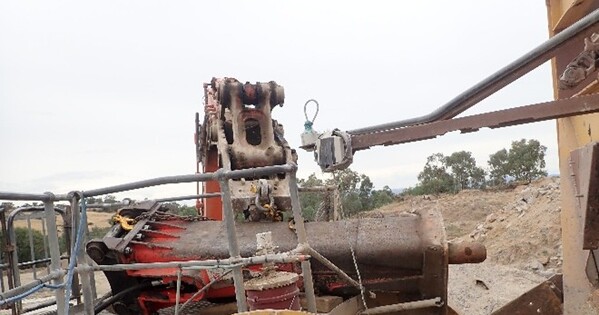 Rock breaker crushes worker’s leg