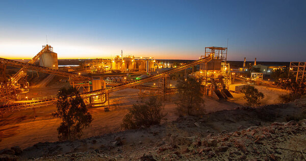 Star Minerals enters into a Plutonic friendship