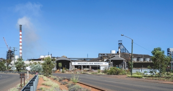 Glencore accused of replacing Aussie workers with cheap foreign labour